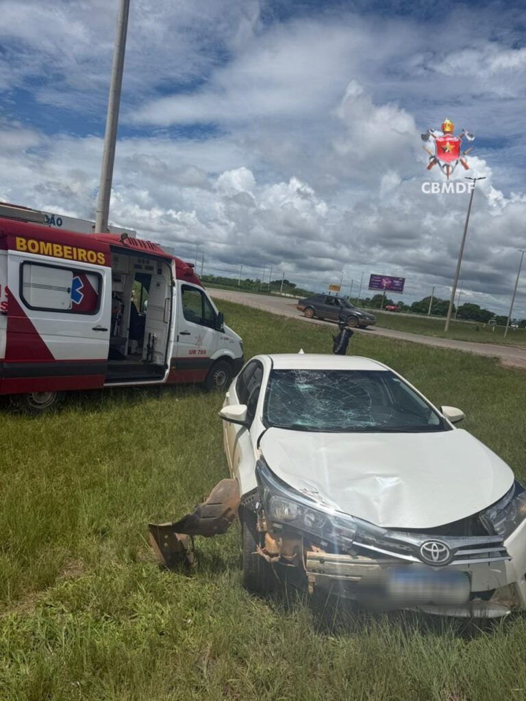 Motociclista fica ferido em colisão com carro na BR-070, em Ceilândia