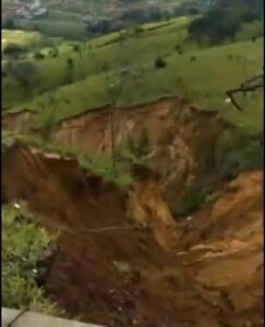 cratera interdita rodovia que liga BH Confins