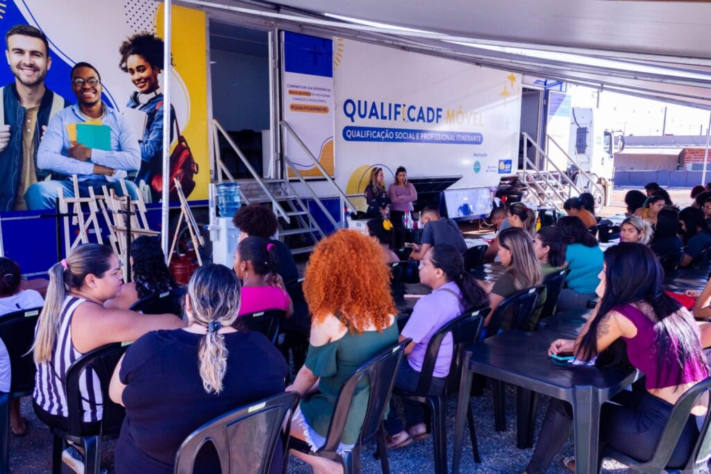 QualificaDF Móvel oferece cursos gratuitos no Cruzeiro