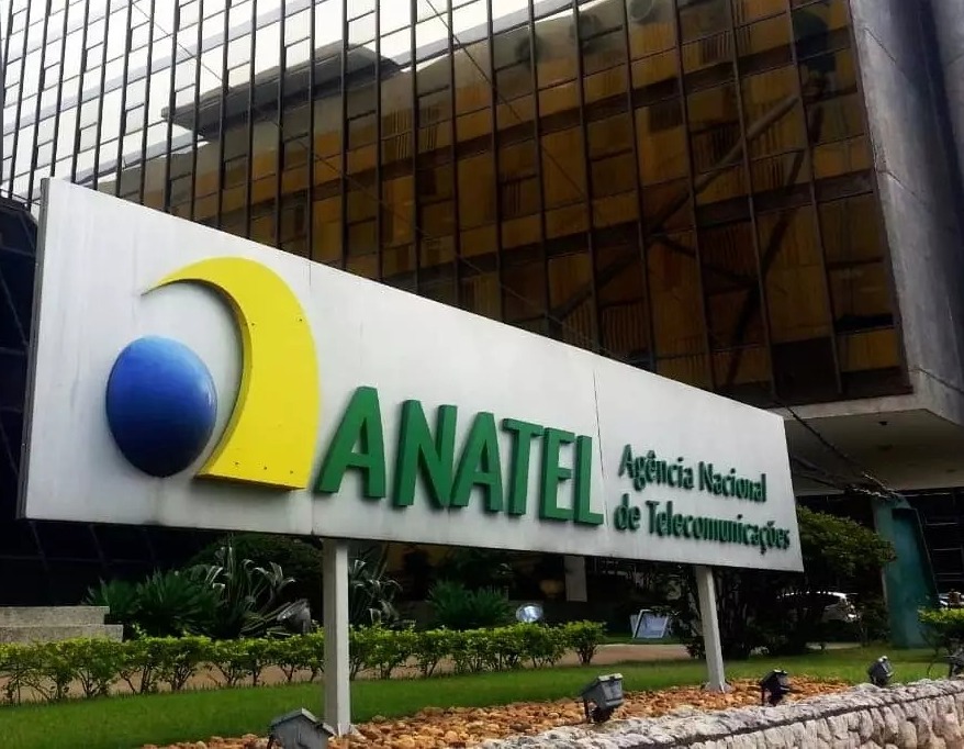 Anatel permite que empresas abatam multas conectando universidades à internet