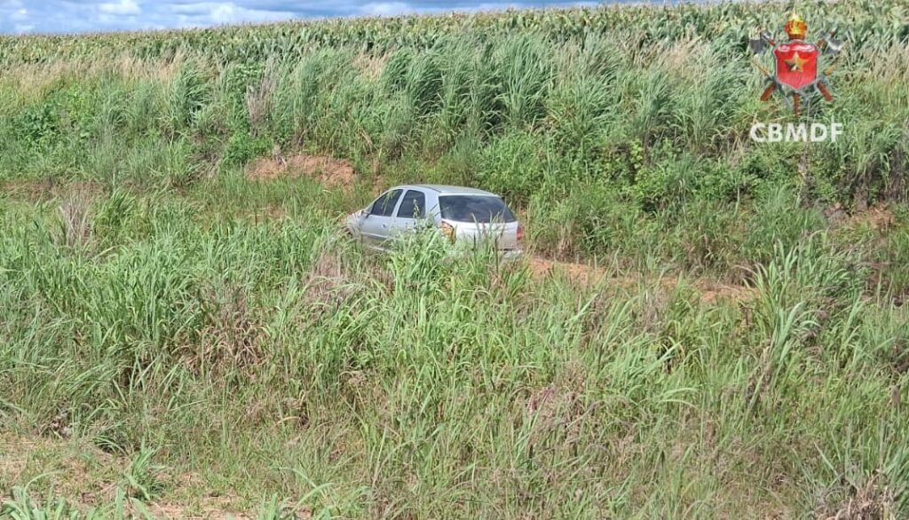 Motorista fica ferida após capotamento em São Sebastião