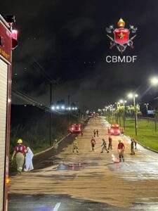 Derramamento de óleo interdita pista entre Samambaia e Taguatinga no DF