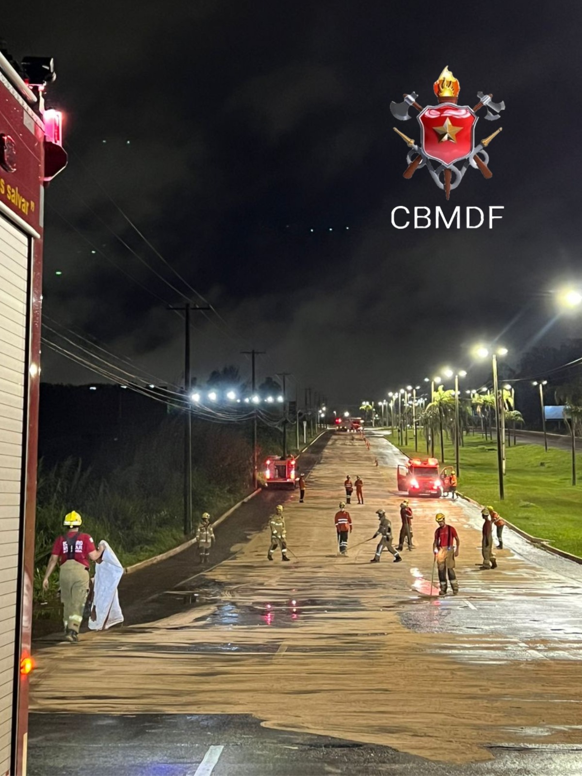 Derramamento de óleo interdita pista entre Samambaia e Taguatinga no DF