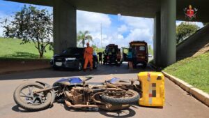 Motociclista de 60 anos morre após colidir contra viaduto na L2 Norte