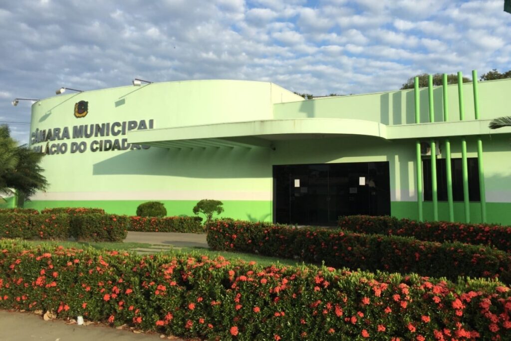 Suspeito de jogar bomba na casa de vereador fica ferido ao trocar tiros com a PM em Rio Verde