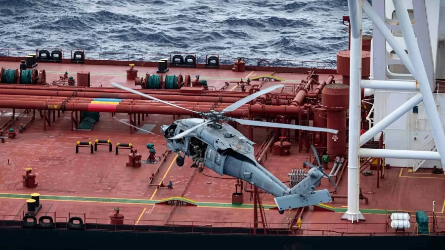 EUA abordam navio petroleiro ligado à Venezuela no Oceano Índico