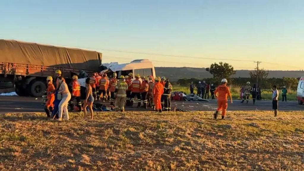 'Acabei com a minha vida', disse motorista de van após acidente que matou 5 pessoas na BR-020