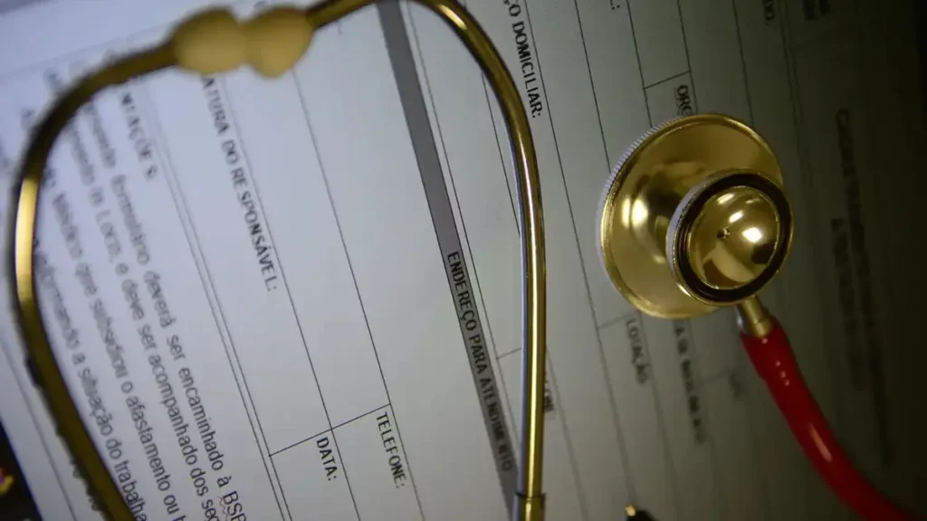 Trabalhadora de drogaria de Goiânia é demitida por justa causa por apresentar atestados falsos