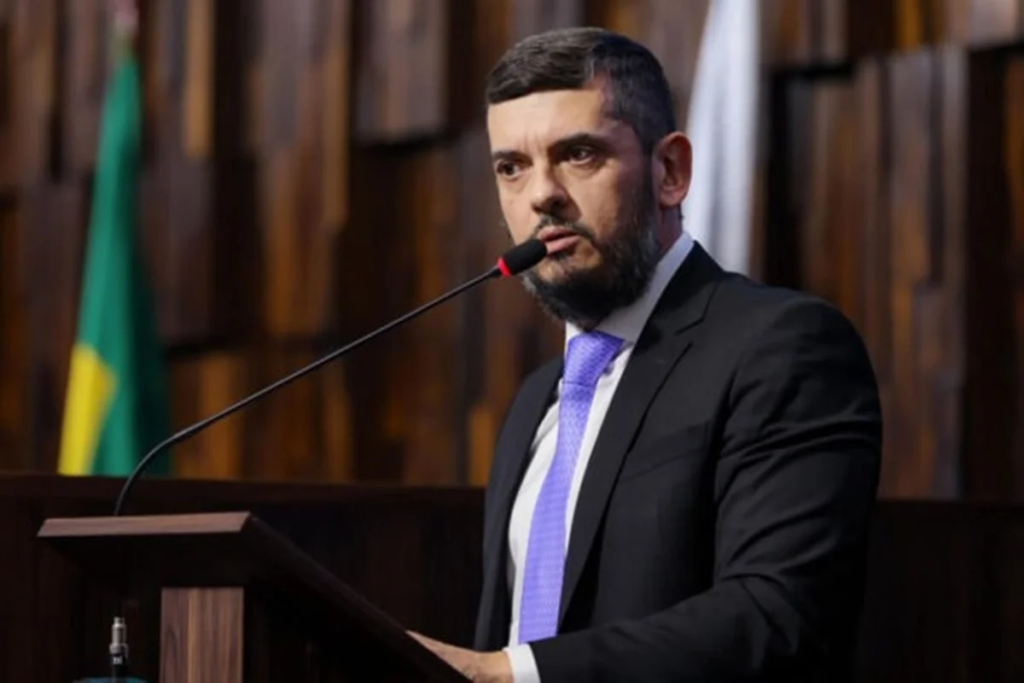 Deputado do RJ Rodrigo Bacellar é indiciado sob suspeita de vazar dados ao Comando Vermelho