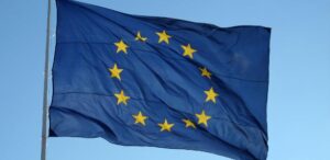 Big Techs podem ter que fazer mais para combater ciberbullying, diz UE