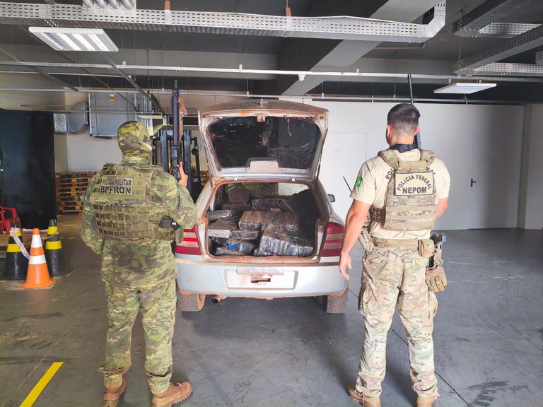 PF apreendem mais de meia tonelada de maconha em porto clandestino no Paraná