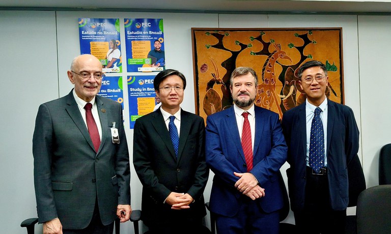 Brasil e China assinam convênio para mobilidade acadêmica e ensino de idiomas