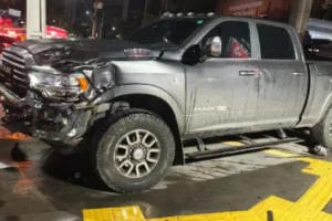 Delegado é dono de caminhonete envolvida em acidente que matou dois jovens em cruzamento no Setor Marista