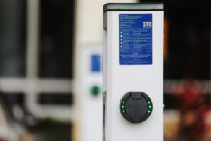 Nova lei em SP garante a morador direito de instalar carregador de veículo elétrico em prédio