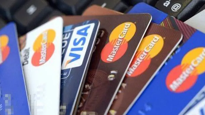 Setor de cartões movimenta R$ 4,5 trilhões em 2025, alta de 10,1% ante 2024, mostra Abec