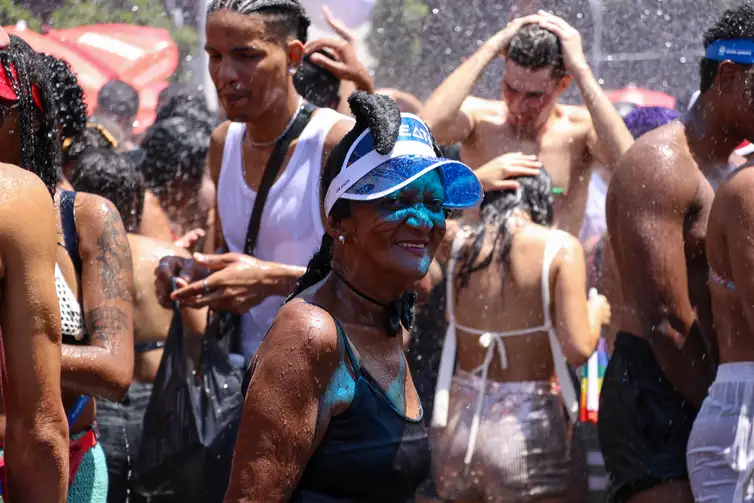 Chuva isolada e calor predominam no carnaval brasileiro