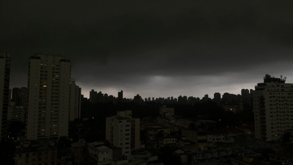 São Paulo tem alerta para tempestade; Taboão da Serra tem 52 mil residências sem luz