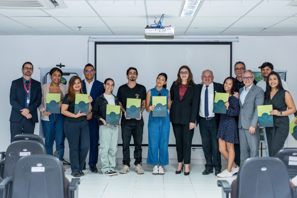 Defensoria do DF encerra primeira edição do Conhecer Direito com bolsas para alunos da rede pública