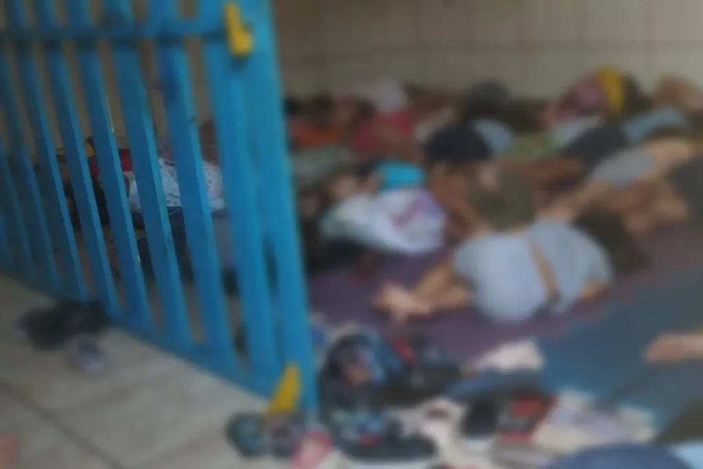 Após denúncia de mordida, mães e ex-funcionárias relatam crianças amontoadas no chão em berçário de Goiânia