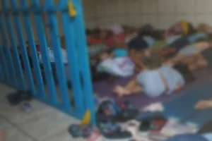 Após denúncia de mordida, mães e ex-funcionárias relatam crianças amontoadas no chão em berçário de Goiânia