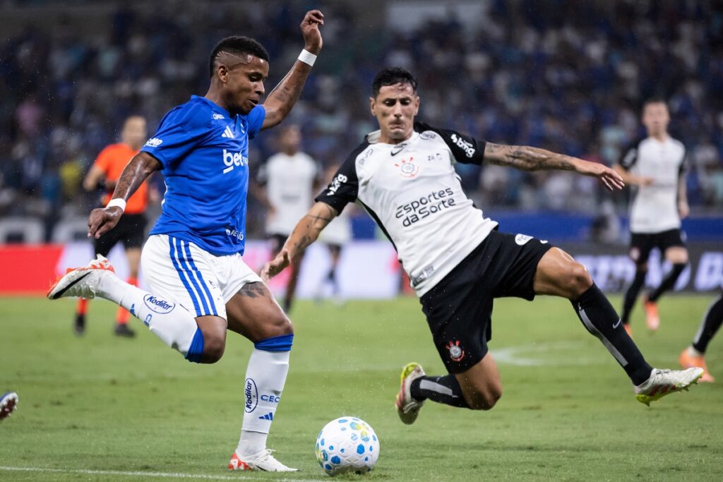 Brasileirão: Cruzeiro e Corinthians empatam em 1 x 1 no Mineirão - destaque galeria