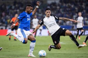 Brasileirão: Cruzeiro e Corinthians empatam em 1 x 1 no Mineirão - destaque galeria