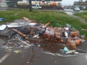 Descarte irregular de lixo causa alagamentos em Ceilândia