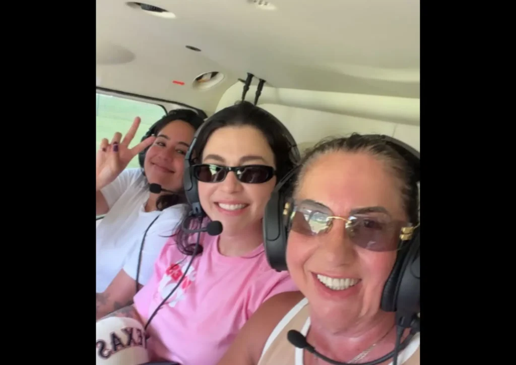 Mãe de Virginia brinca com helicóptero para ir a desfile no RJ