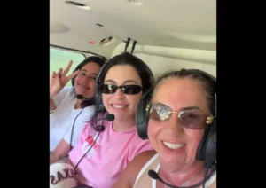 Mãe de Virginia brinca com helicóptero para ir a desfile no RJ