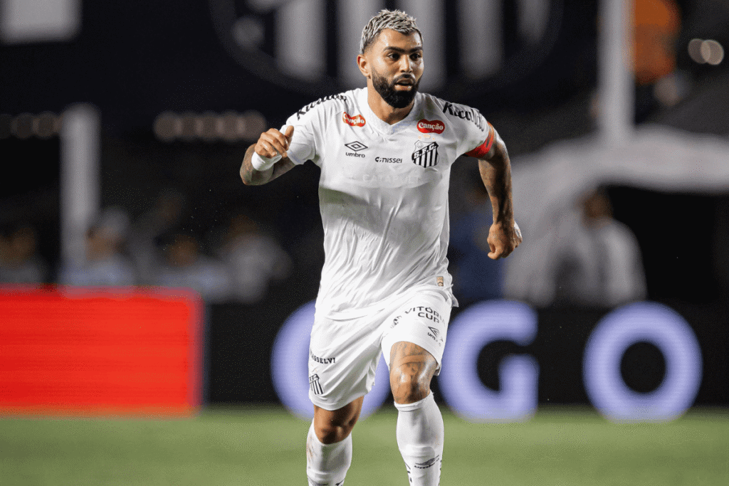 Gabriel Barbosa com a camisa do Santos diante do São Paulo