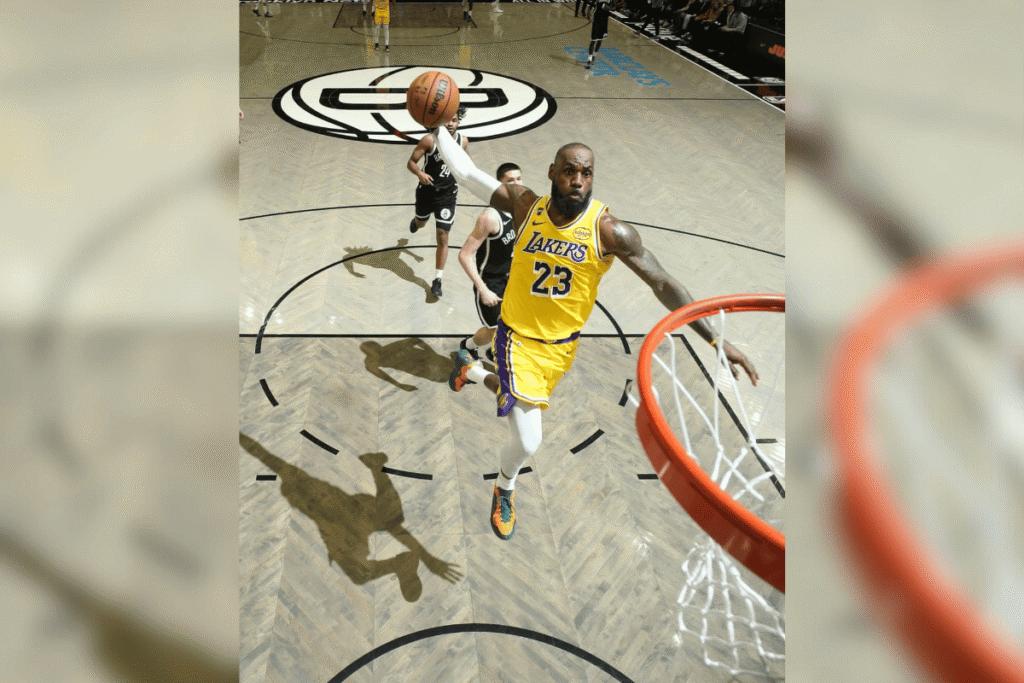 Lebron James atuando pelo Lakers