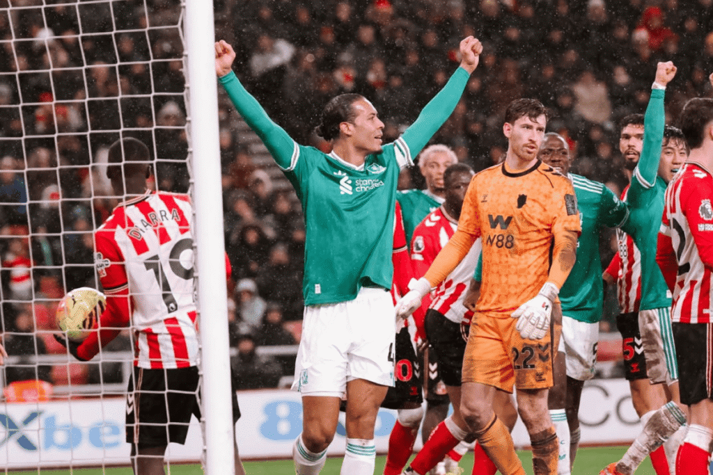 Van Dijk comemorando gol diante do Sunderland