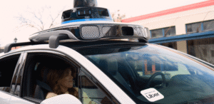 Mesmo com queda no lucro, Uber insiste em plano para taxis autônomos