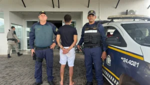Jovem foi preso e conduzido pela GCM - (Foto: divulgação/GCM)