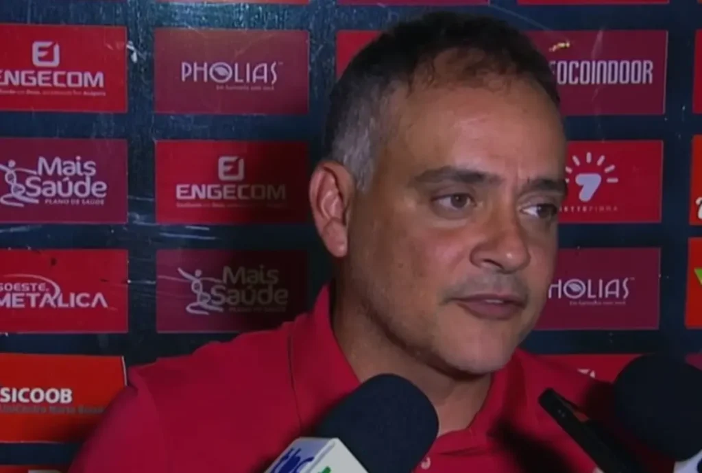 Dirigente da Anapolina reclama de pênalti não marcado em duelo contra o Goiás