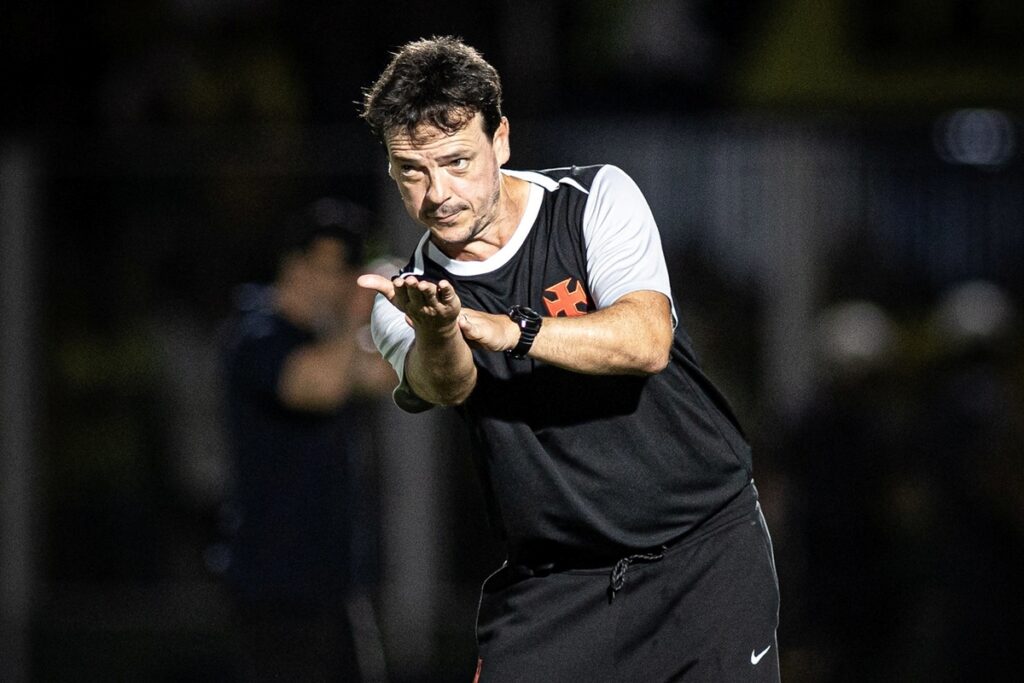 Diniz tem apenas uma vitória nos últimos 11 jogos pelo Brasileirão - destaque galeria