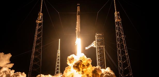 Após evacuação médica, Nasa envia novos astronautas para a ISS