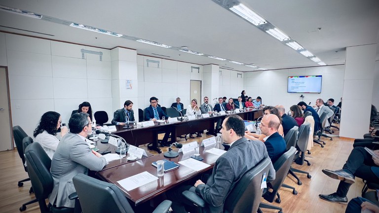 Fórum MDIC debate produtividade e IA em comércio e serviços