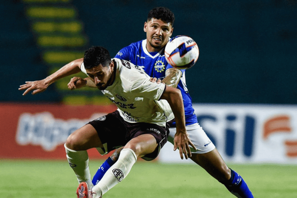 Disputa de bola em confronto entre São José x Ferroviária