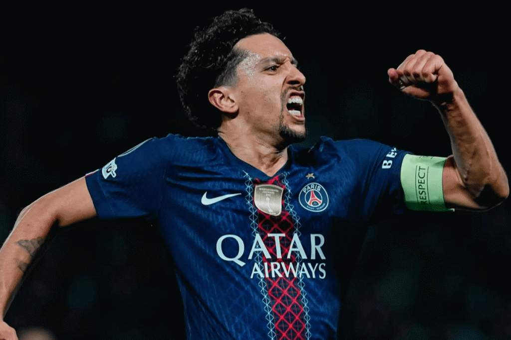 Marquinhos comemorando gol pelo Paris Saint-Germain na Champions League