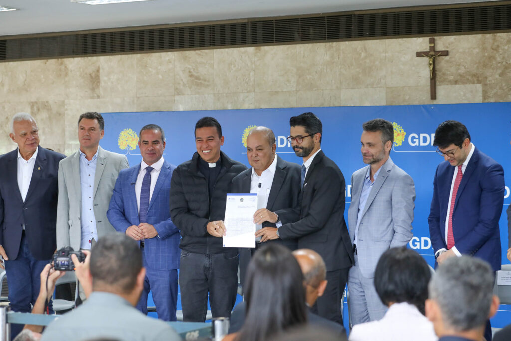 GDF atinge marca de 600 escrituras entregues a entidades religiosas e assistenciais