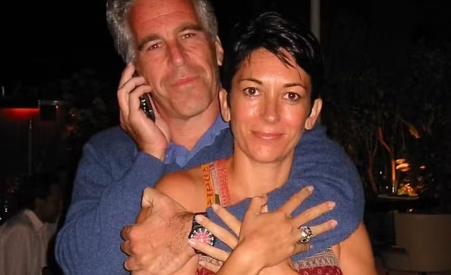 Ghislaine Maxwell, cúmplice de Epstein, depõe hoje no Congresso dos EUA