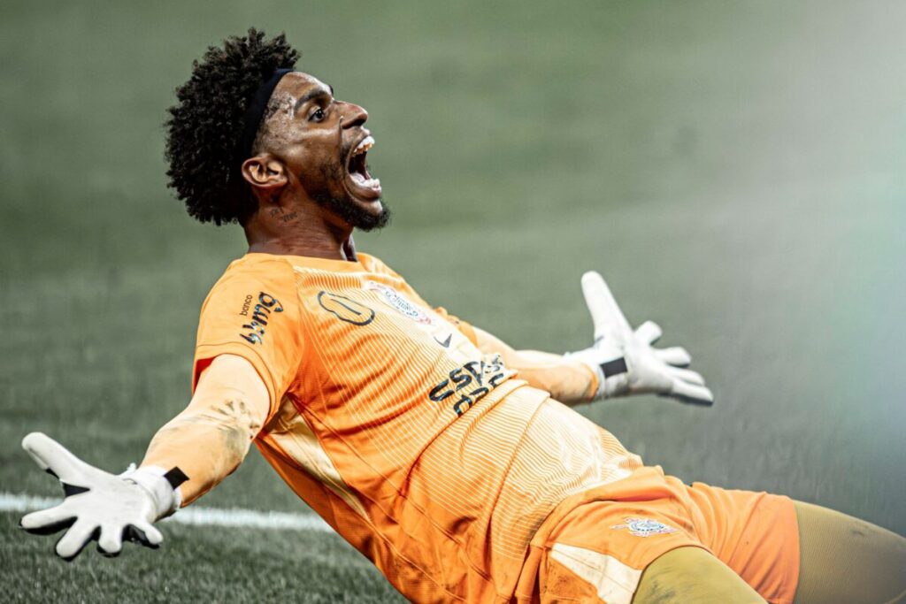 Hugo Souza é o goleiro do Brasil com melhor aproveitamento em pênaltis