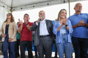 Governador entrega pavimentação de 5 km para acesso à escola em Sol Nascente