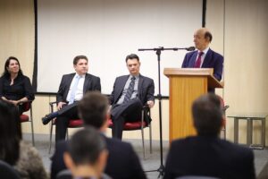 Corregedor de Justiça do DF promove diálogo em visita a fórum de Brasília