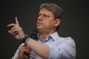 ‘Não dá para ter 1,5 milhão de pessoas na Consolação’, diz Tarcísio após pré-carnaval em SP