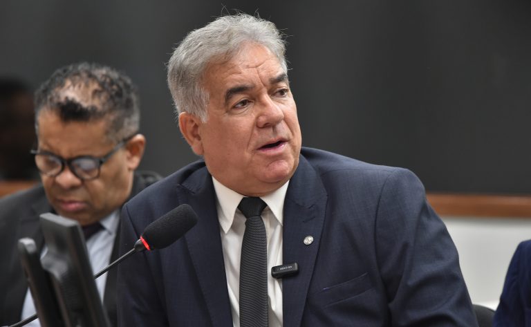 Projeto permite aulas de direção em carros automáticos nas autoescolas