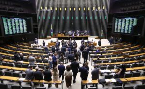 Discussão e votação de propostas legislativas.