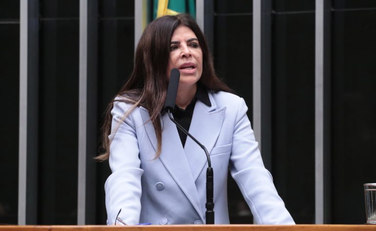 Discussão e votação de propostas legislativas. Dep. Antônia Lúcia (REPUBLICANOS - AC)