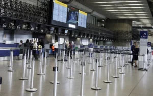 Homem é detido após passar trote de bomba no aeroporto de Guarulhos